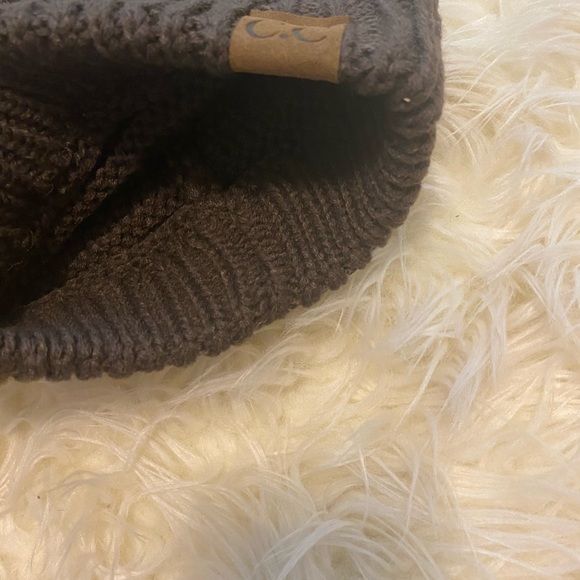 winter hat - Picture 2 of 2